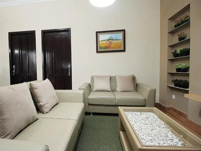 Oyo 572 Omah Gedongkuning Syariah Homestay Yogyakarta Exterior photo
